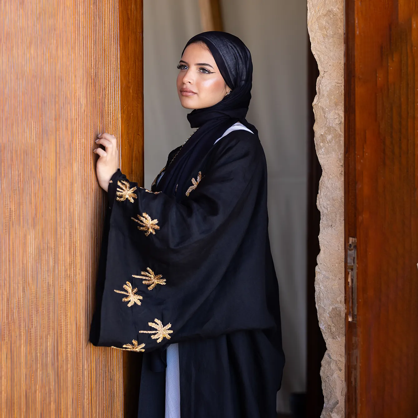 Embroidered linen Jalabiya JL009. قفطان كتان مطرز