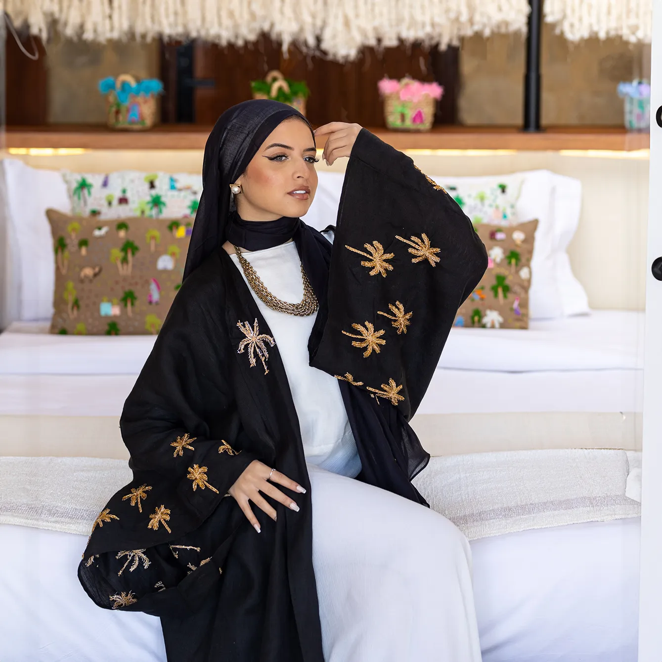 Embroidered linen Jalabiya JL009. قفطان كتان مطرز